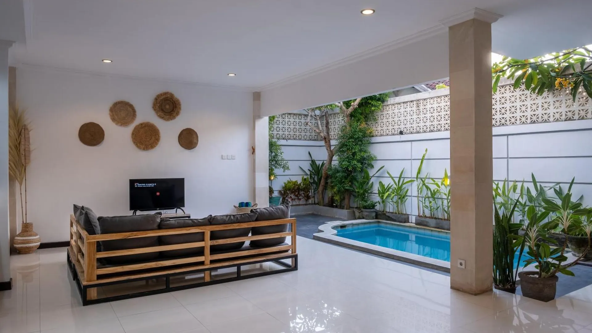 סמיניאק Villa Yuhi